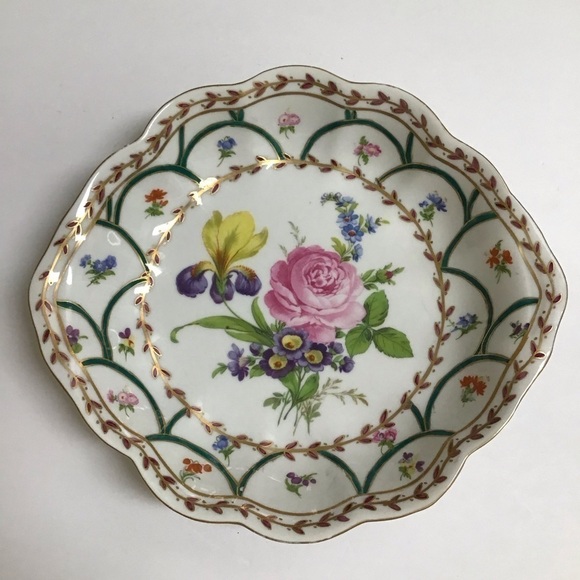 Vintage Heirloom by Toyo Floral Bowl Gold Trim Garden Bouquet Scalloped Leaves - Picture 1 of 12